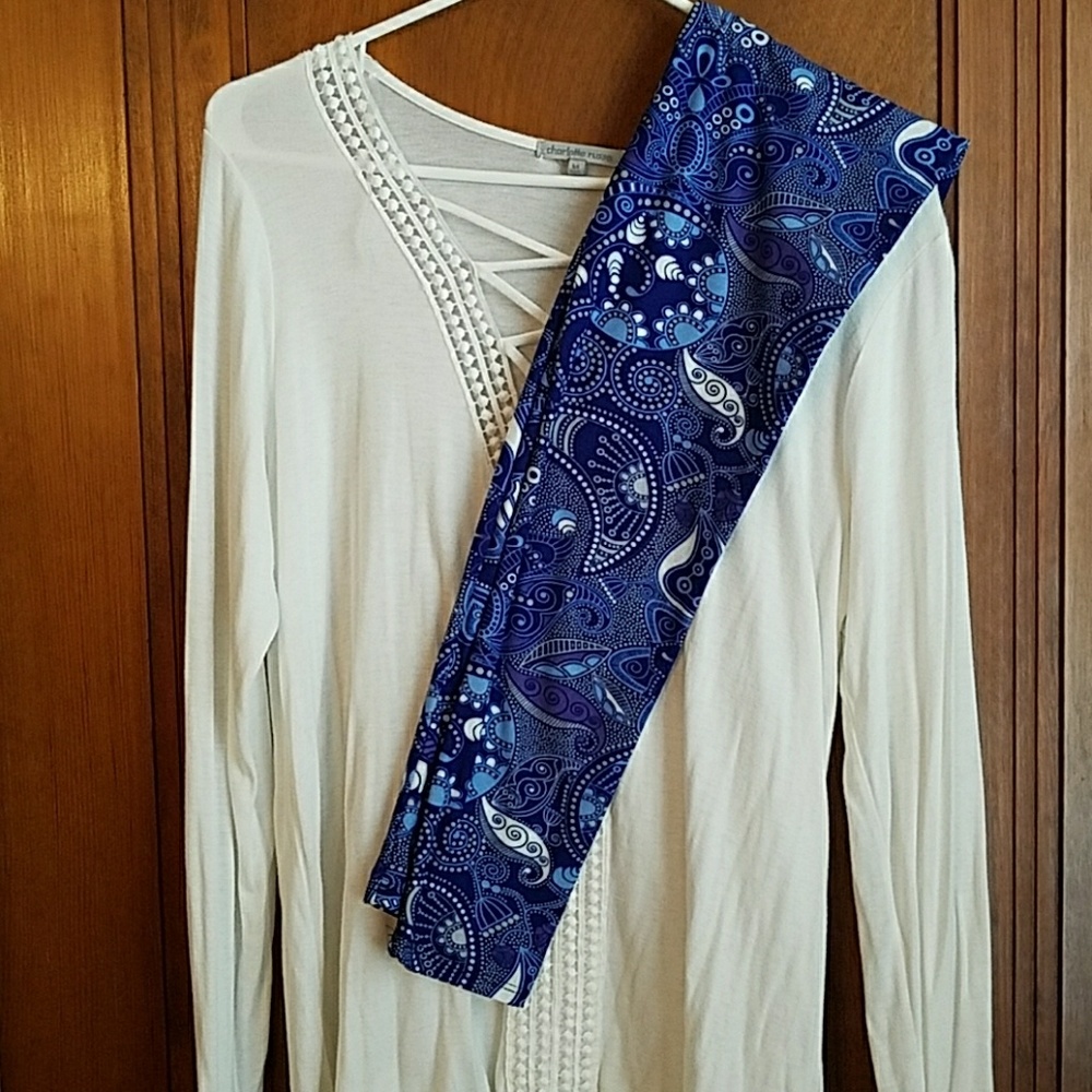 **SOLD**Super Soft Paisley Leggings